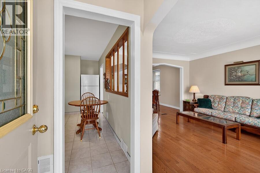 954 Queensdale Avenue E, Hamilton, Ontario  L8T 1H6 - Photo 7 - 40831287