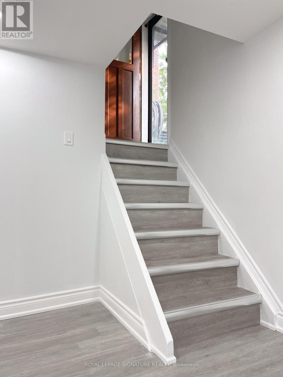 12 Beaverton Road N, Richmond Hill, Ontario  L4C 3J7 - Photo 9 - N13142522