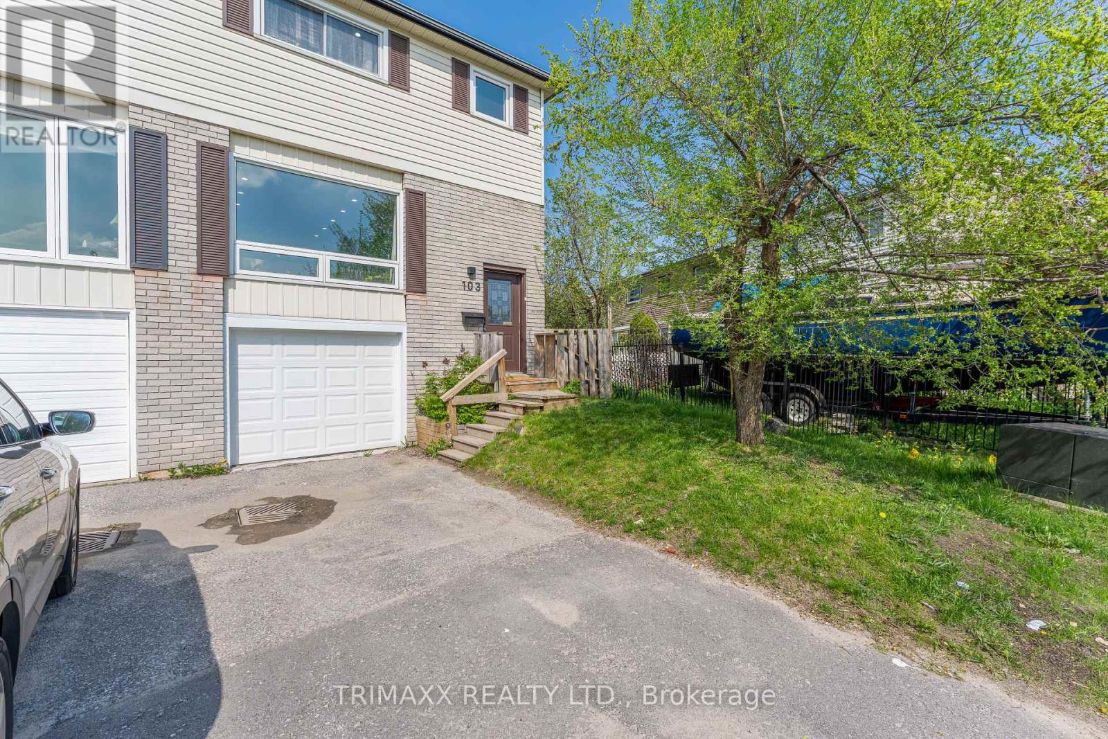 103 Robin Court, Barrie, Ontario  L4M 5L9 - Photo 3 - S13129008