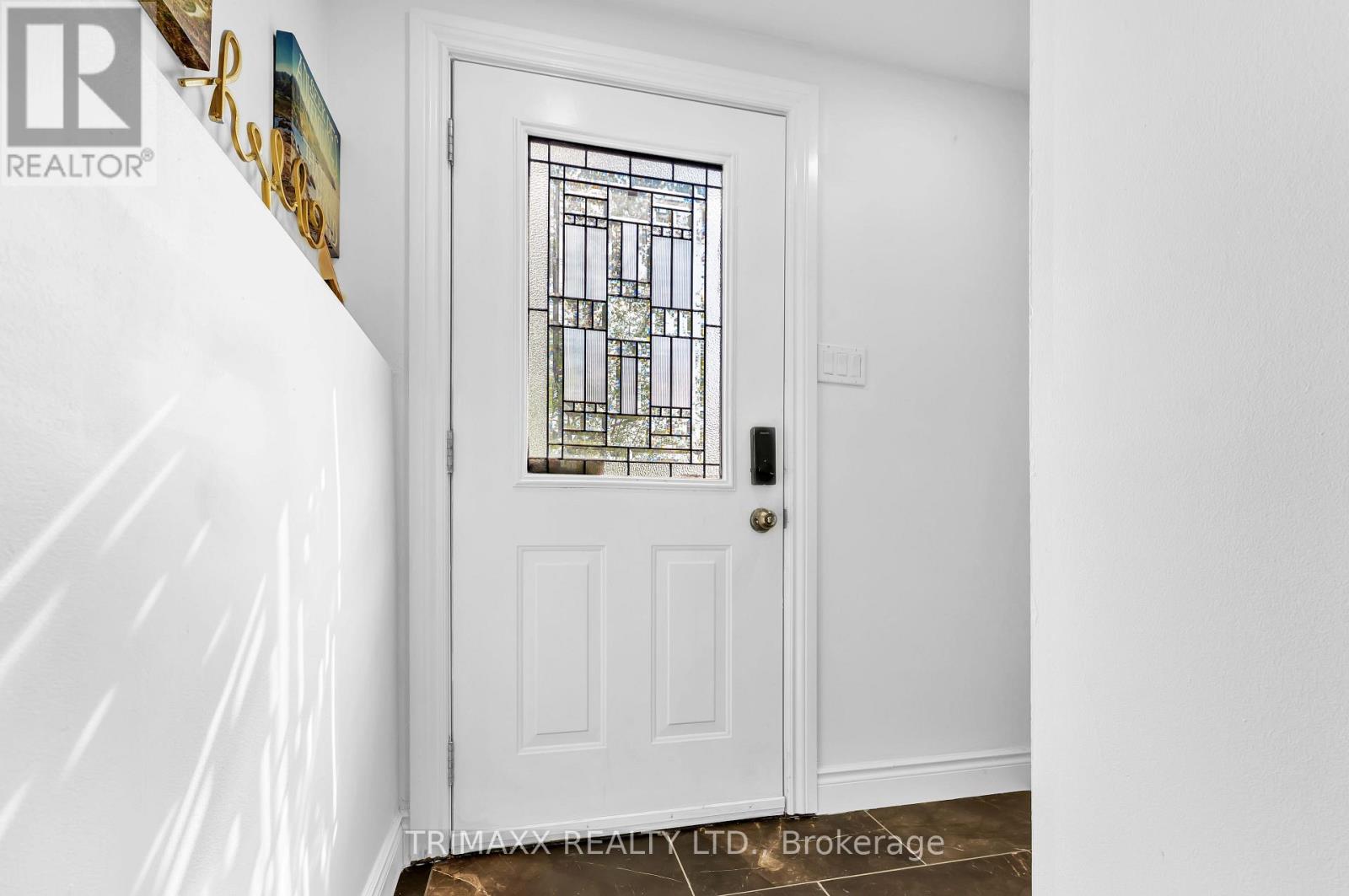 103 Robin Court, Barrie, Ontario  L4M 5L9 - Photo 4 - S13129008