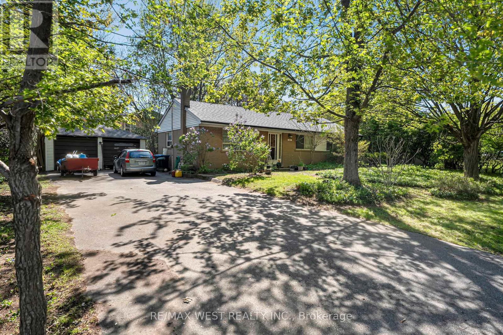 1610 Magenta Court, Mississauga, Ontario  L5G 3A7 - Photo 10 - W13144594