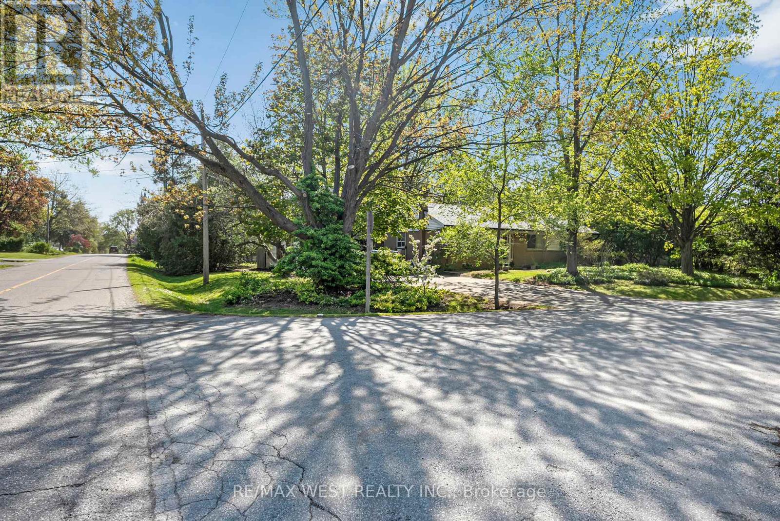1610 Magenta Court, Mississauga, Ontario  L5G 3A7 - Photo 9 - W13144594
