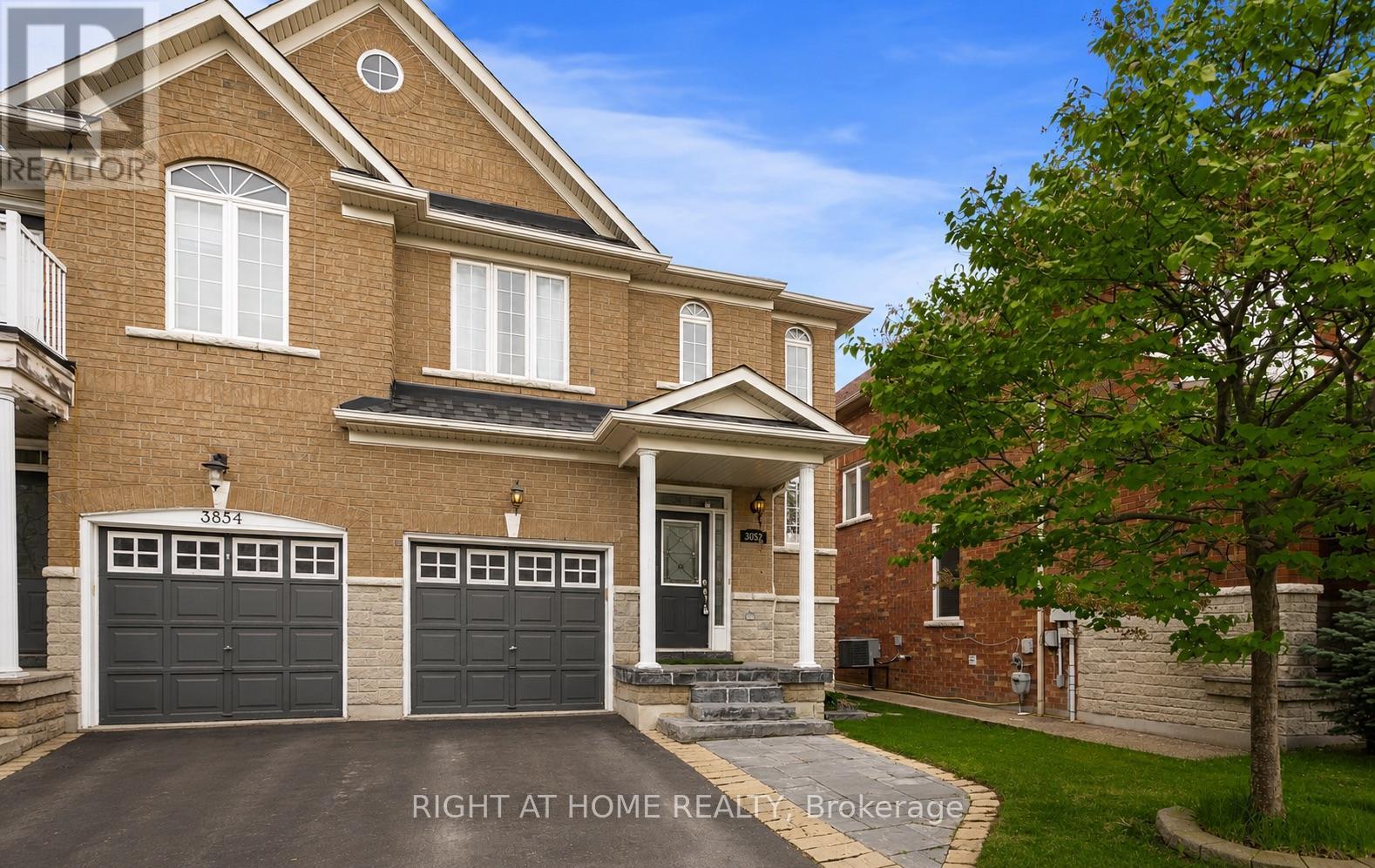 3852 Bloomington Crescent, Mississauga, Ontario  L5M 0A3 - Photo 2 - W13144632