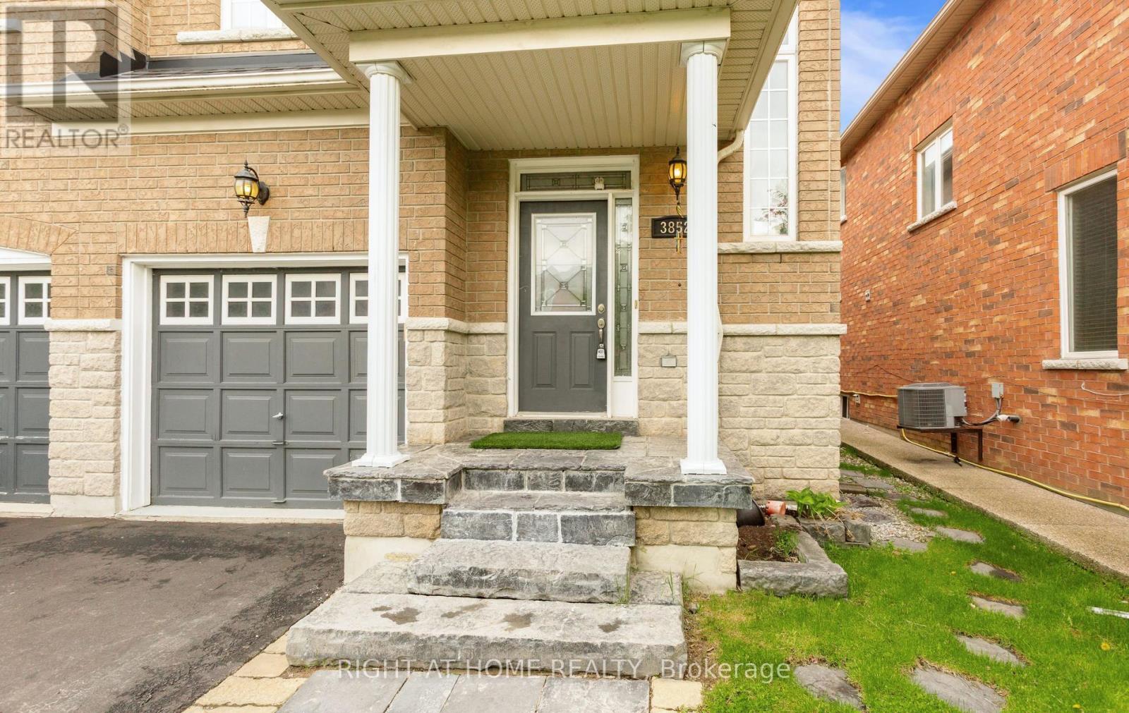 3852 Bloomington Crescent, Mississauga, Ontario  L5M 0A3 - Photo 3 - W13144632