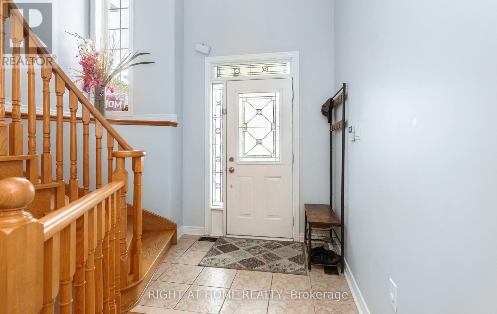 3852 Bloomington Crescent, Mississauga, Ontario  L5M 0A3 - Photo 4 - W13144632