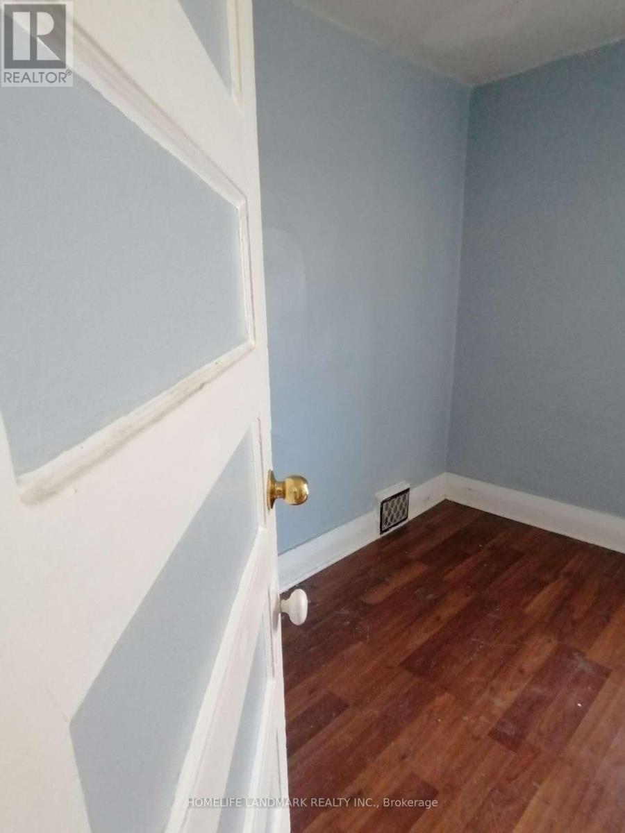 2nd Fl - 19 Armstrong Avenue, Toronto, Ontario  M6H 1V9 - Photo 3 - W13144650