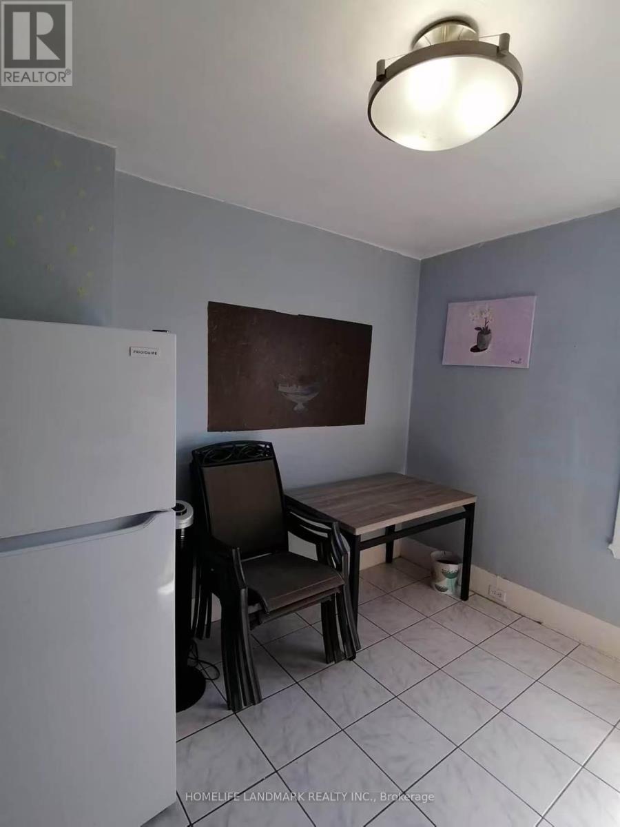 2nd Fl - 19 Armstrong Avenue, Toronto, Ontario  M6H 1V9 - Photo 5 - W13144650