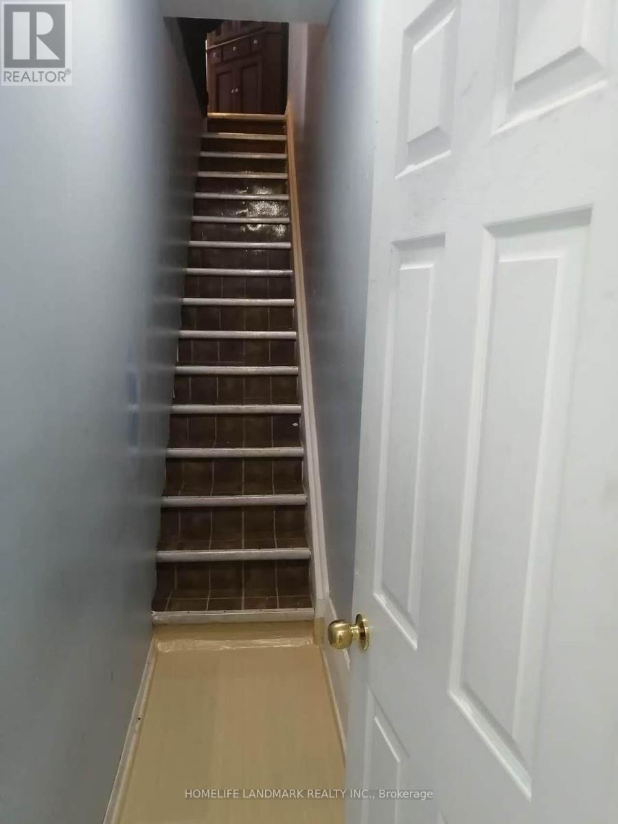 2nd Fl - 19 Armstrong Avenue, Toronto, Ontario  M6H 1V9 - Photo 7 - W13144650