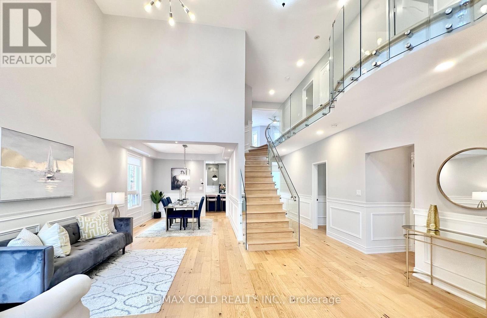 2293 Woodcrest Drive, Oakville, Ontario  L6M 4C5 - Photo 4 - W13144662
