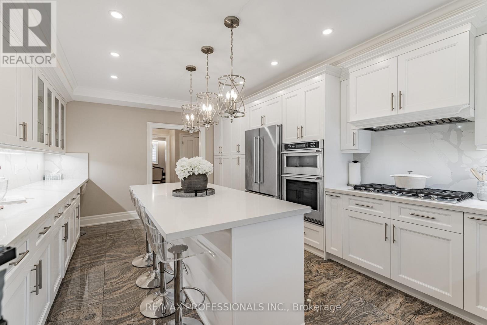 182 Gracefield Avenue, Toronto, Ontario  M6L 1L8 - Photo 11 - W13144724