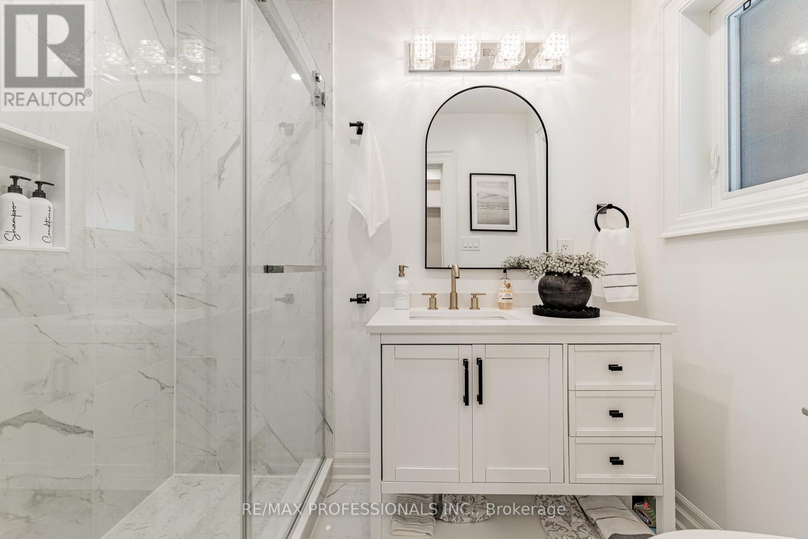 182 Gracefield Avenue, Toronto, Ontario  M6L 1L8 - Photo 16 - W13144724