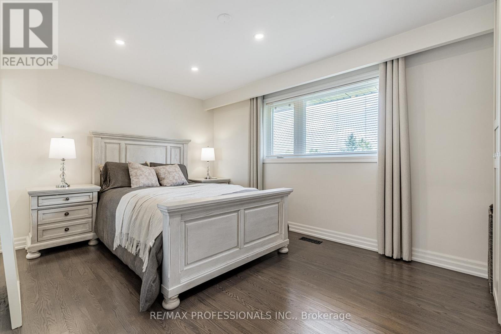 182 Gracefield Avenue, Toronto, Ontario  M6L 1L8 - Photo 19 - W13144724