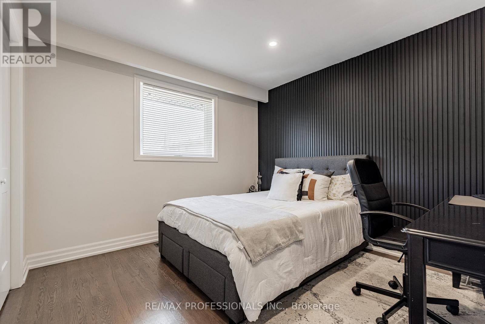 182 Gracefield Avenue, Toronto, Ontario  M6L 1L8 - Photo 21 - W13144724