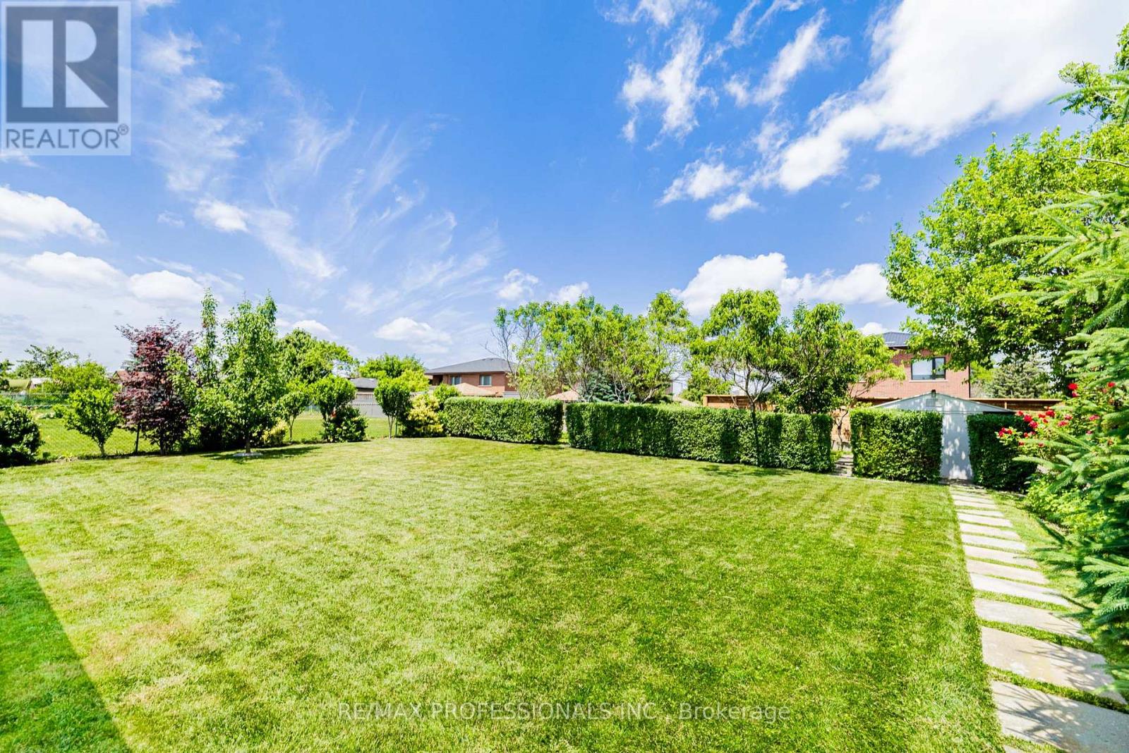 182 Gracefield Avenue, Toronto, Ontario  M6L 1L8 - Photo 33 - W13144724