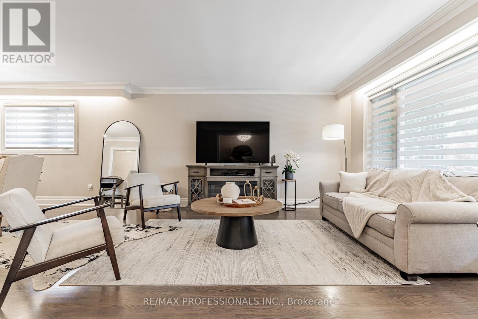 182 Gracefield Avenue, Toronto, Ontario  M6L 1L8 - Photo 4 - W13144724