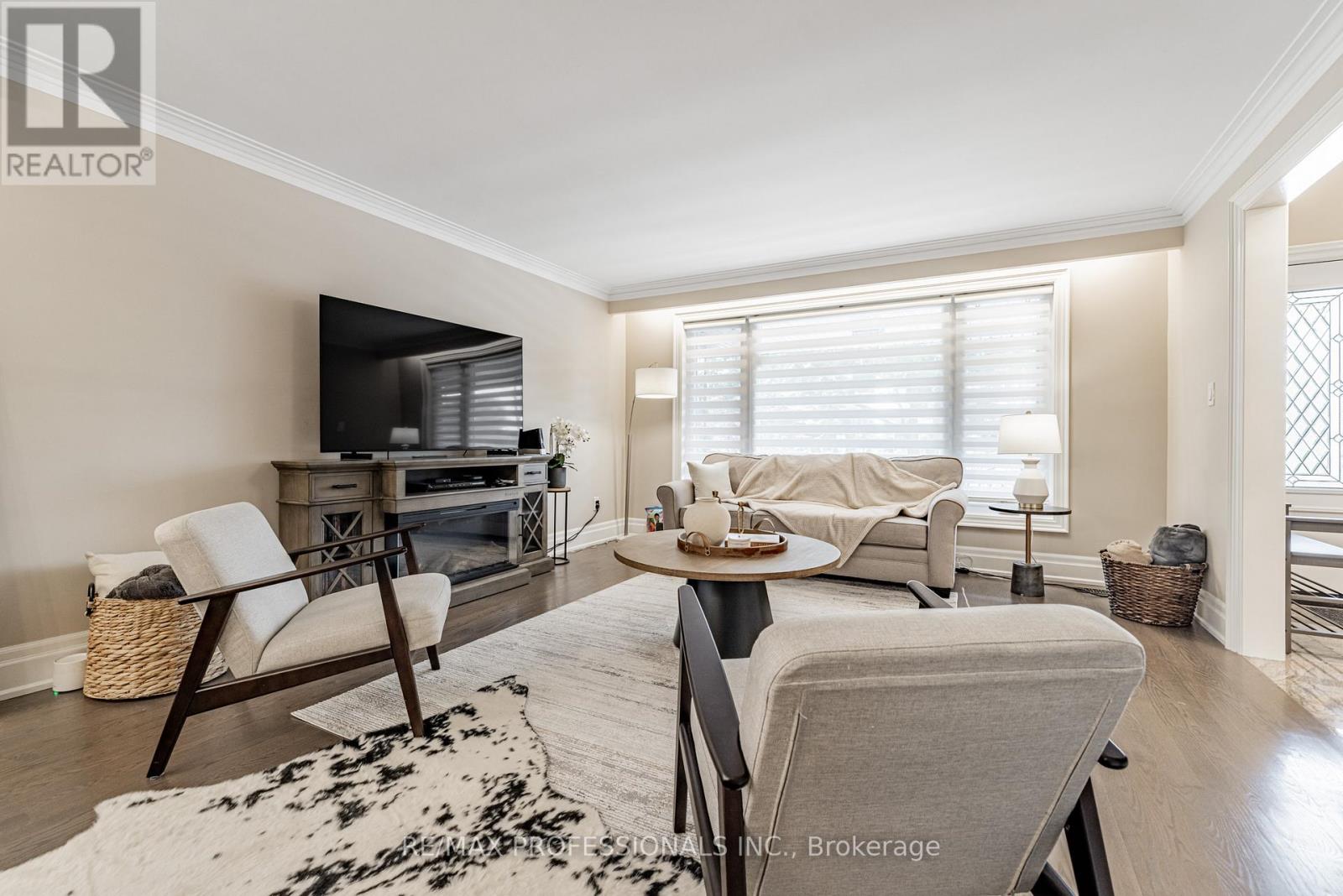 182 Gracefield Avenue, Toronto, Ontario  M6L 1L8 - Photo 5 - W13144724