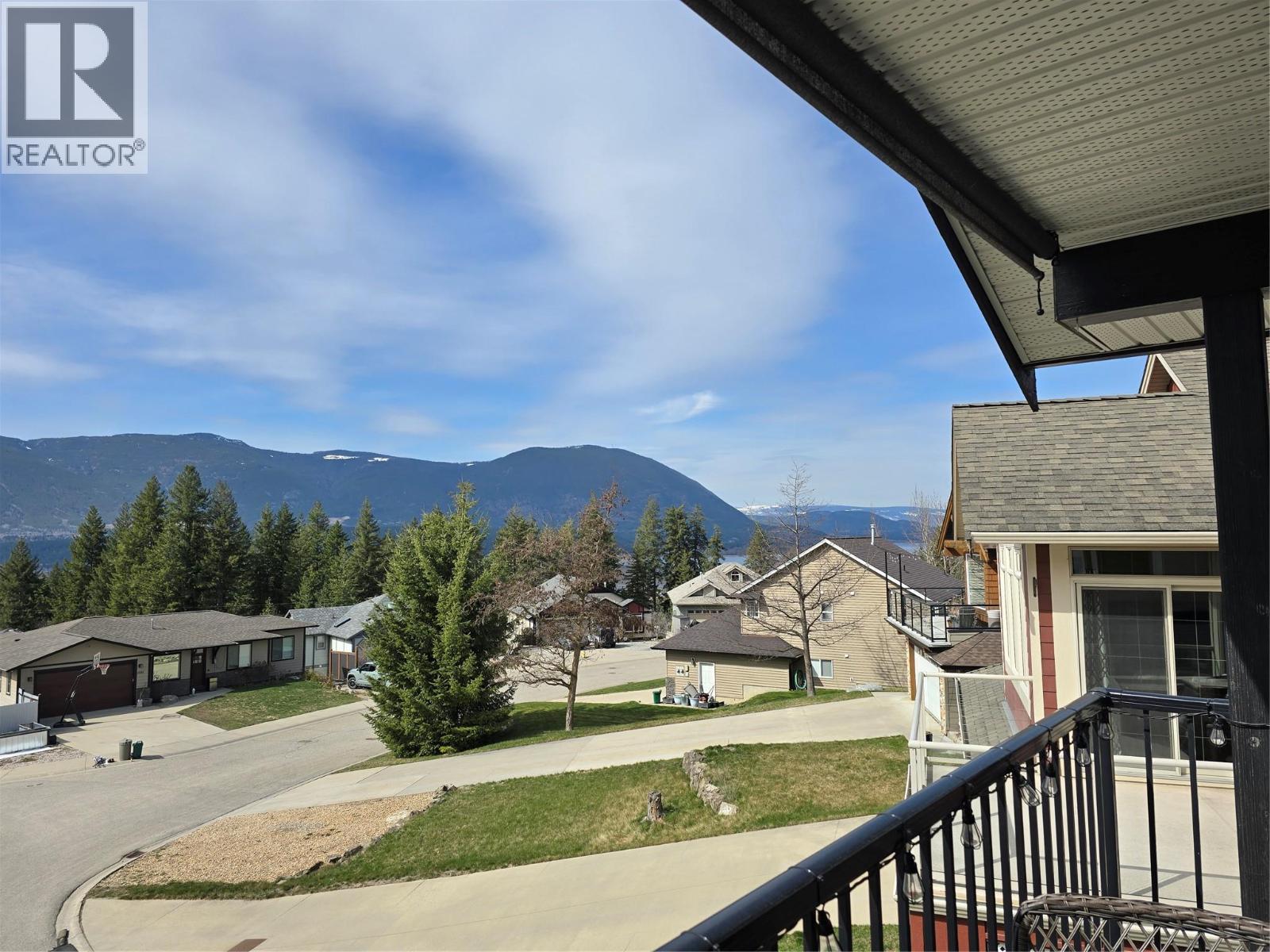 1040 14 Avenue SE, Salmon Arm, British Columbia  V1E 2R6 - Photo 3 - 10380958