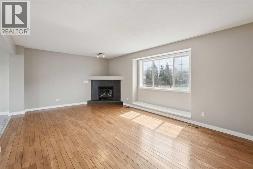 11, 15 Rocky Ridge Gate NW, Calgary, Alberta  T3G 4P6 - Photo 3 - A2307696