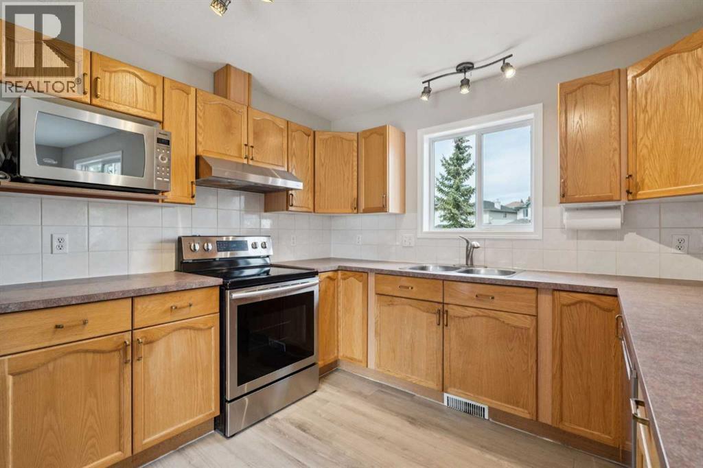 11, 15 Rocky Ridge Gate NW, Calgary, Alberta  T3G 4P6 - Photo 13 - A2307696