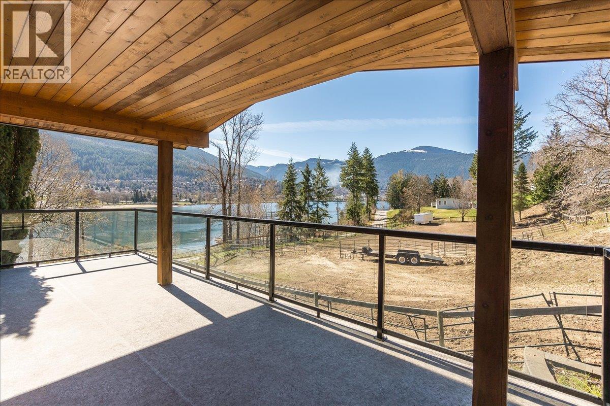 633 Jorgensen Road, Nelson, British Columbia  V1L 5P4 - Photo 2 - 10383215