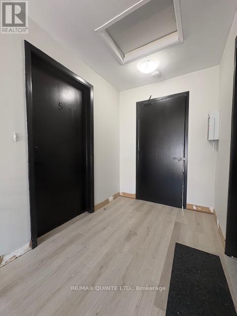 5 - 172 Queen Street, Quinte West, Ontario  K8V 4Y6 - Photo 3 - X12823594