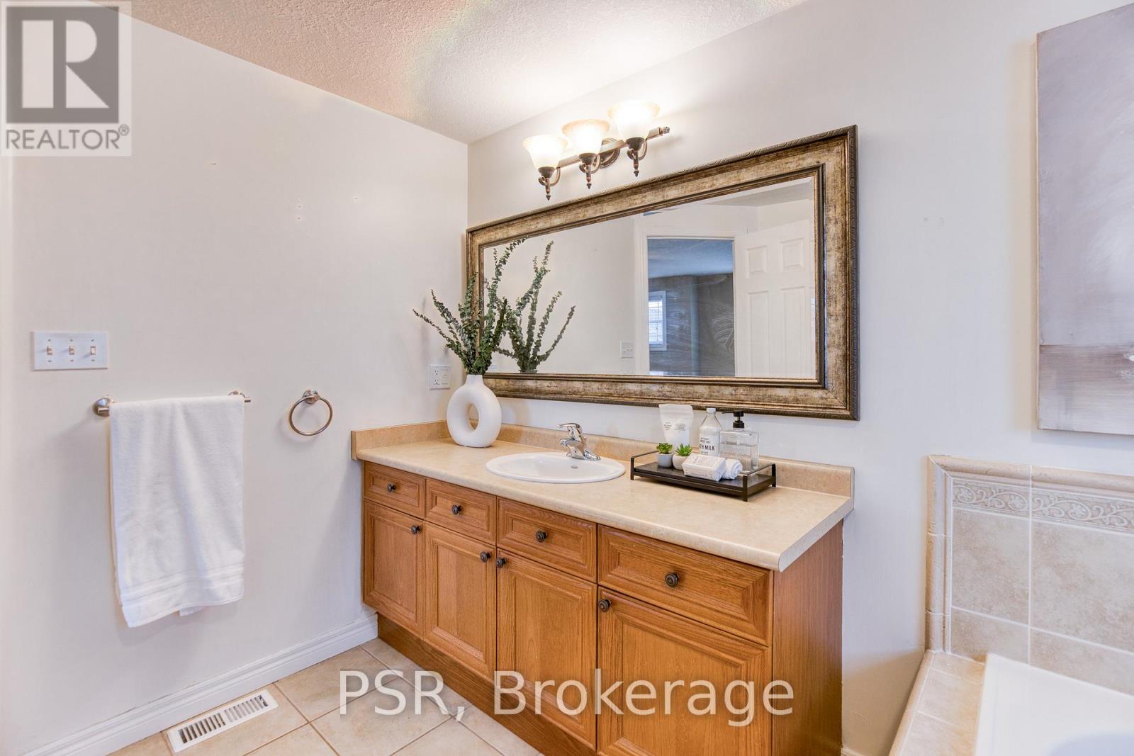 565 St Moritz Avenue, Waterloo, Ontario  N2T 2Z3 - Photo 26 - X13144806