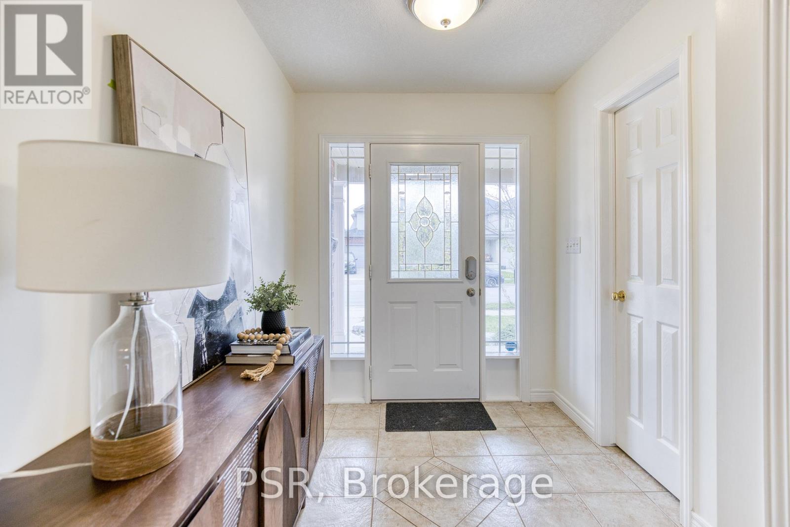565 St Moritz Avenue, Waterloo, Ontario  N2T 2Z3 - Photo 3 - X13144806