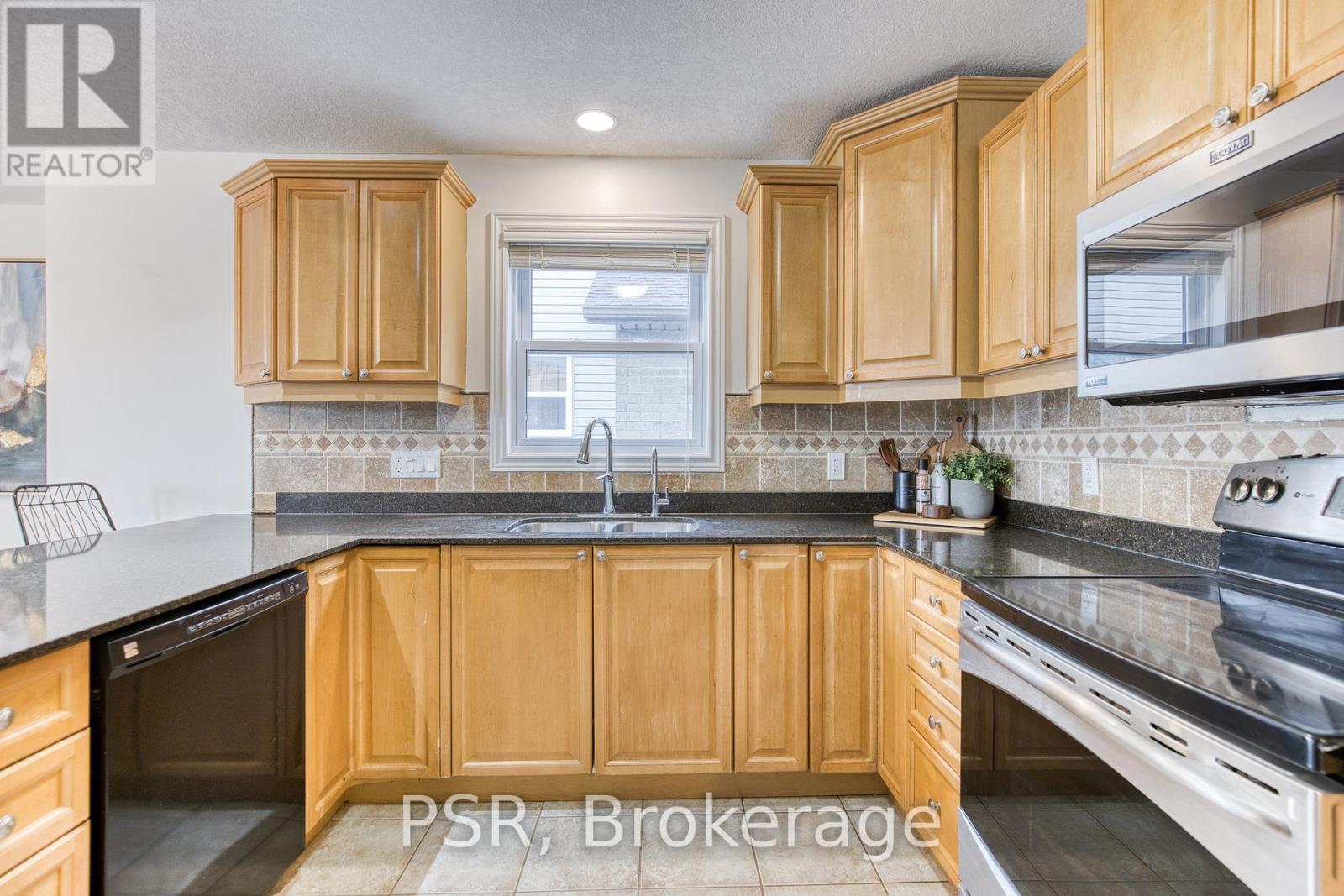 565 St Moritz Avenue, Waterloo, Ontario  N2T 2Z3 - Photo 4 - X13144806