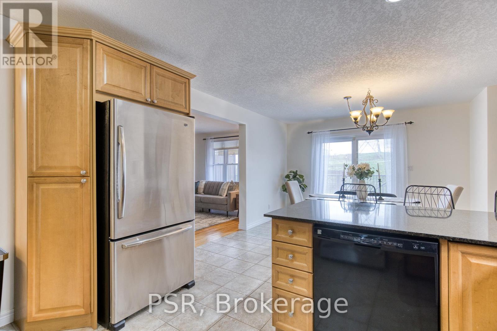 565 St Moritz Avenue, Waterloo, Ontario  N2T 2Z3 - Photo 5 - X13144806