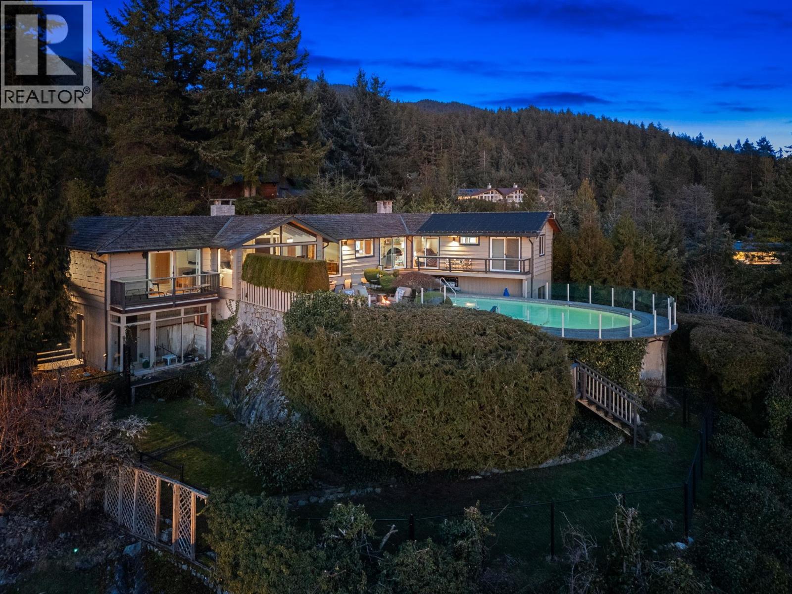 4570 Woodgreen Court, West Vancouver, British Columbia  V7S 2V7 - Photo 1 - R3124866