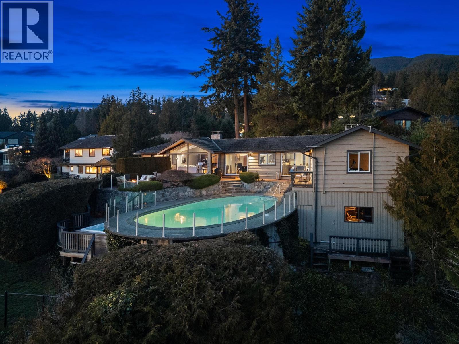 4570 Woodgreen Court, West Vancouver, British Columbia  V7S 2V7 - Photo 2 - R3124866