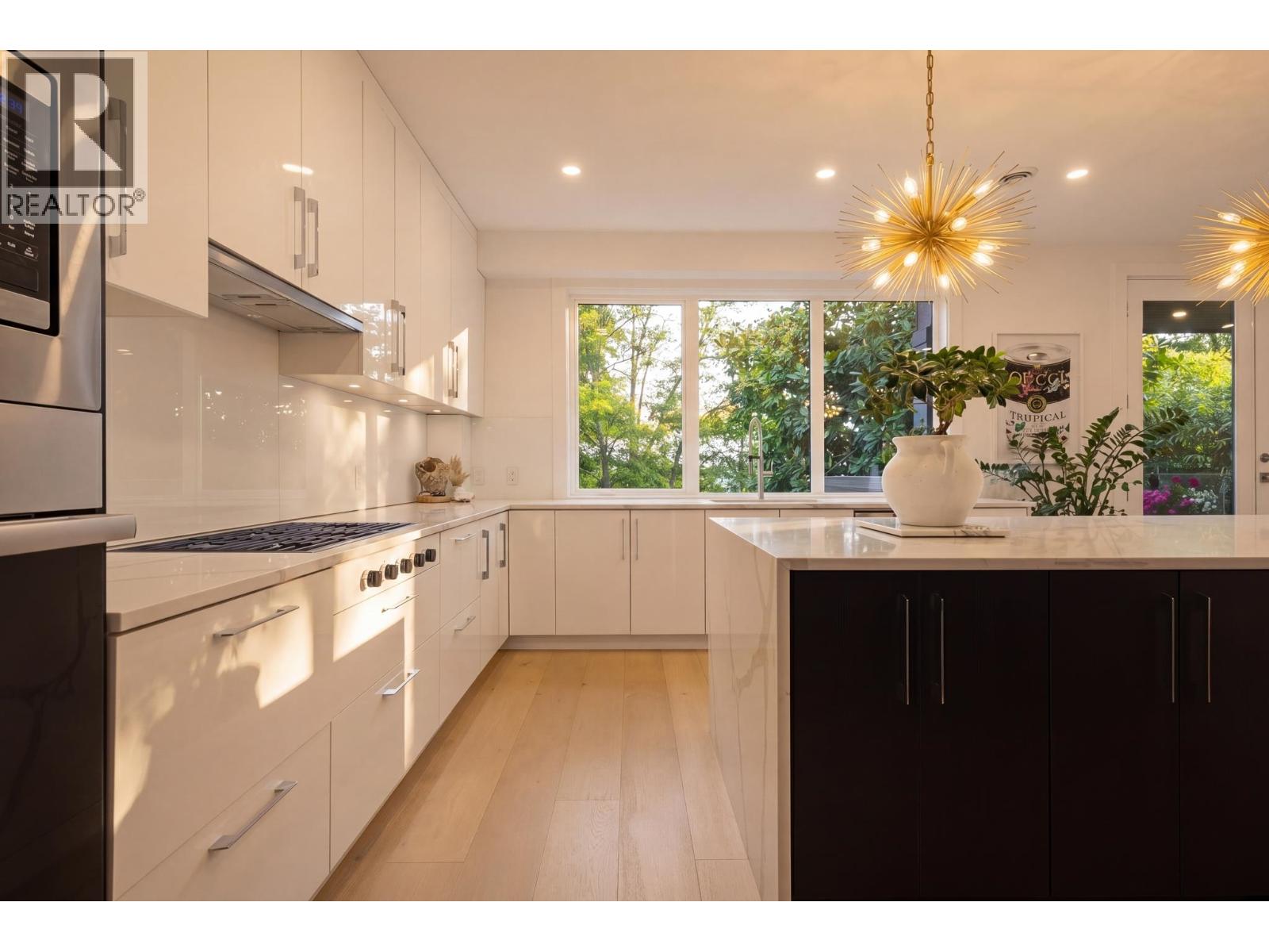 919 E 4th Street, North Vancouver, British Columbia  V7L 1K3 - Photo 11 - R3124893