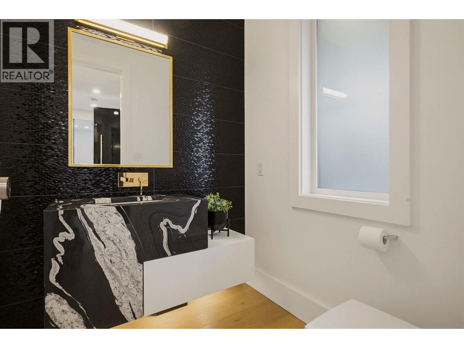919 E 4th Street, North Vancouver, British Columbia  V7L 1K3 - Photo 19 - R3124893