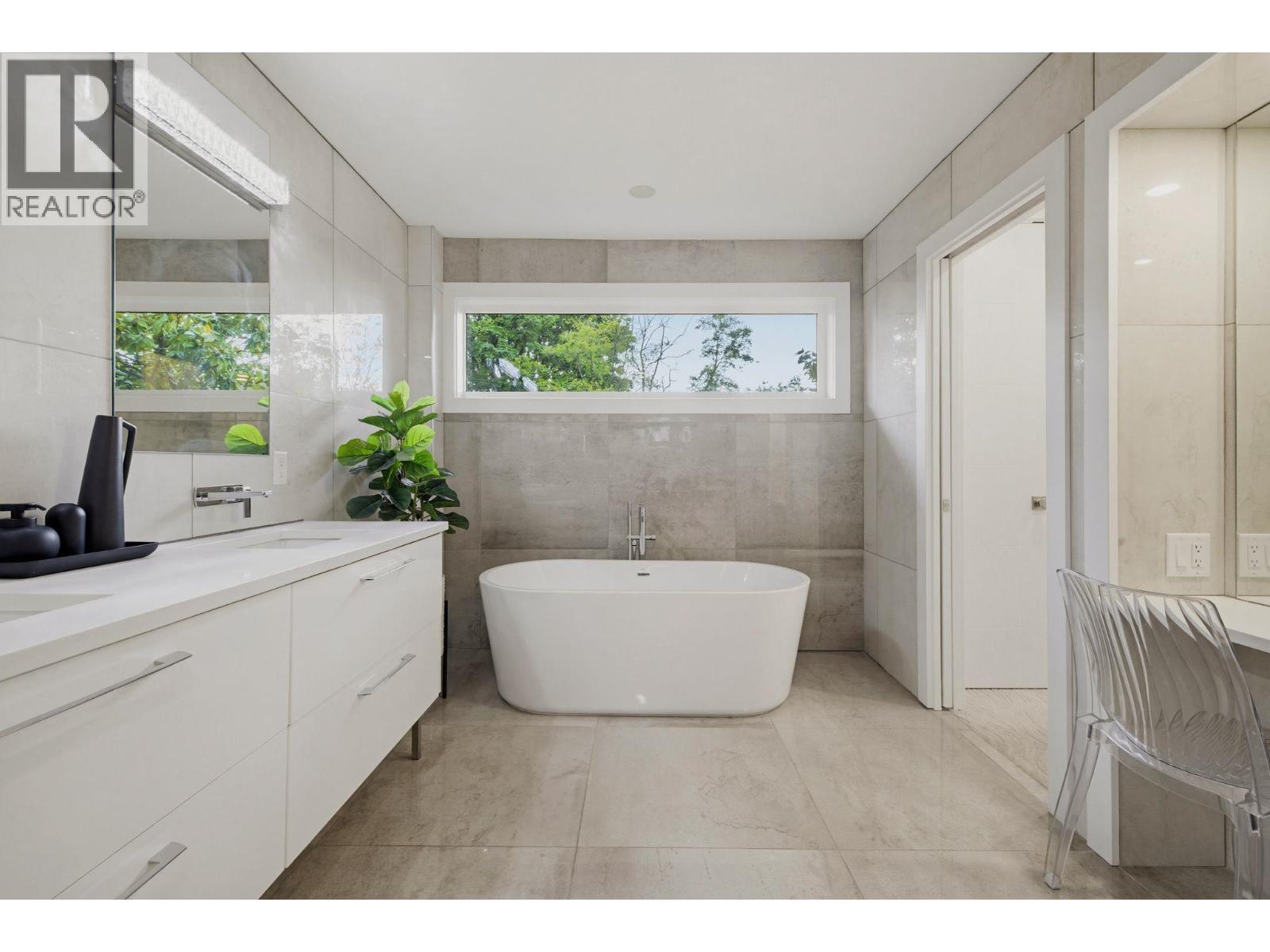 919 E 4th Street, North Vancouver, British Columbia  V7L 1K3 - Photo 26 - R3124893