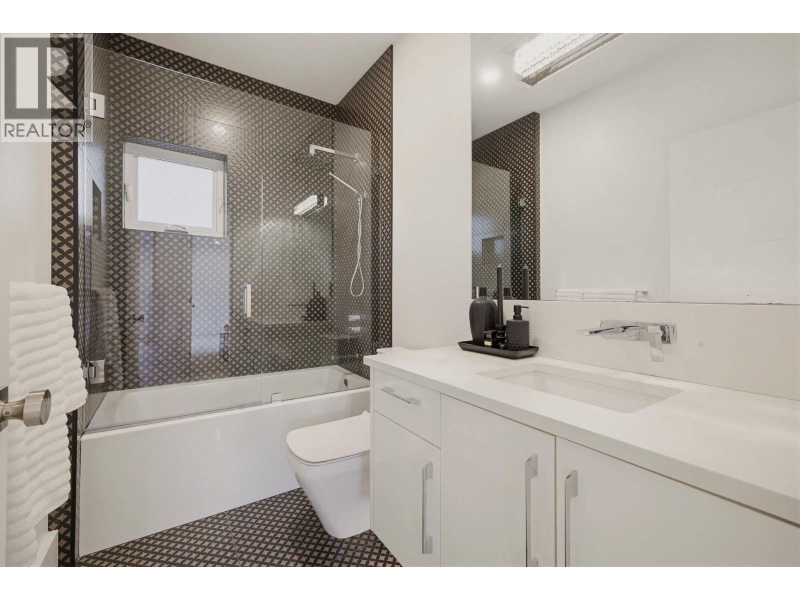 919 E 4th Street, North Vancouver, British Columbia  V7L 1K3 - Photo 30 - R3124893
