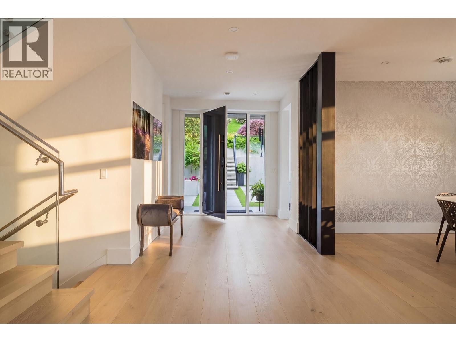 919 E 4th Street, North Vancouver, British Columbia  V7L 1K3 - Photo 4 - R3124893