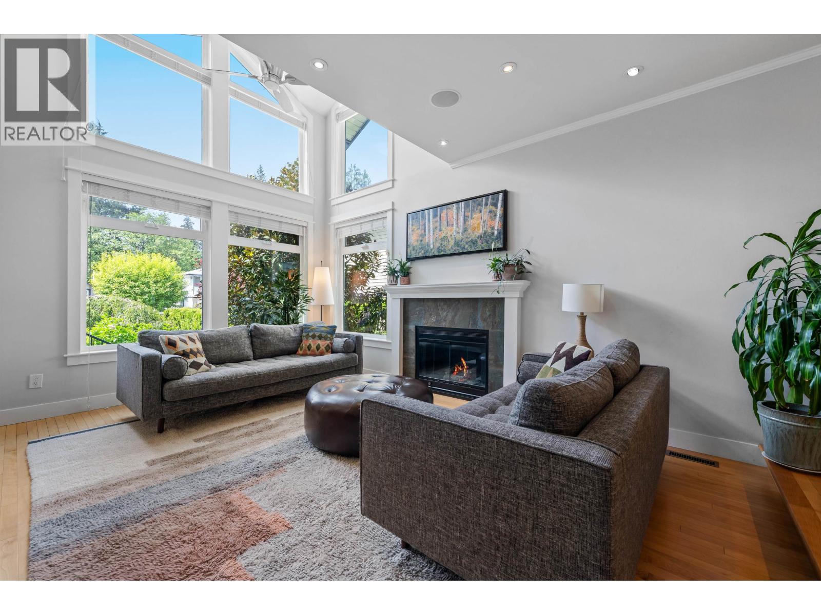 1690 Cascade Court, North Vancouver, British Columbia  V7G 2H6 - Photo 3 - R3124930