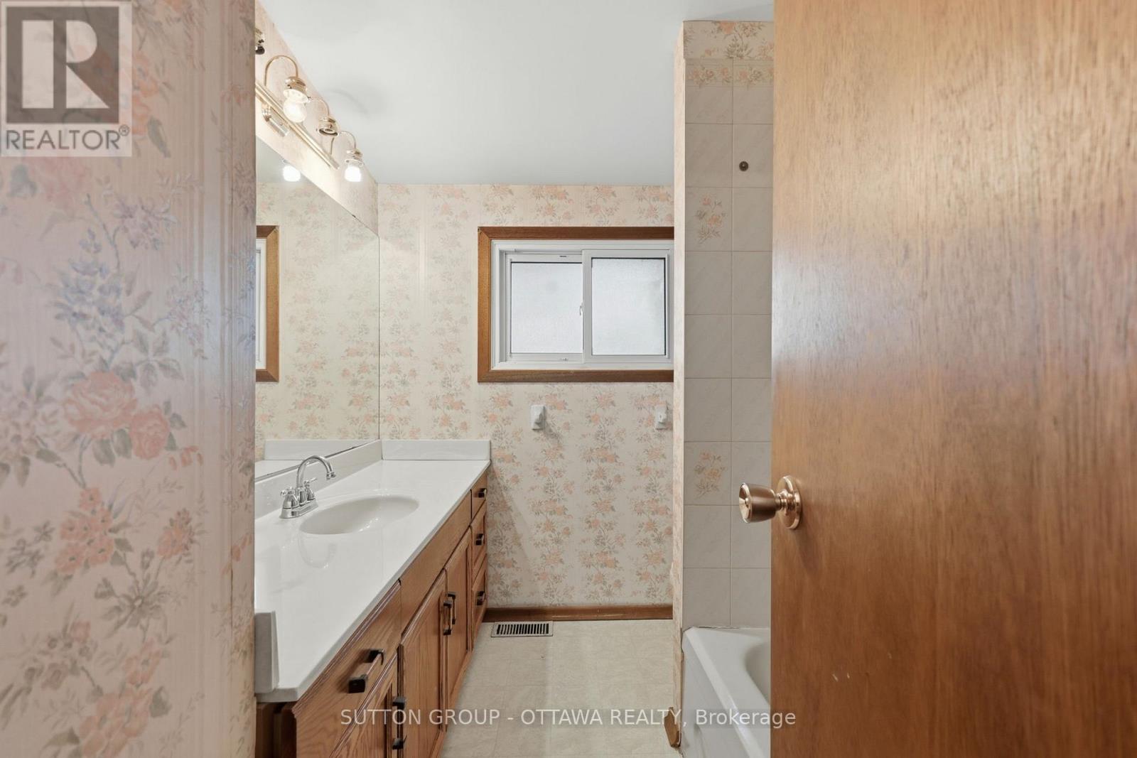 301 Central Park Boulevard N, Oshawa, Ontario  L1G 5Z5 - Photo 8 - E13144950