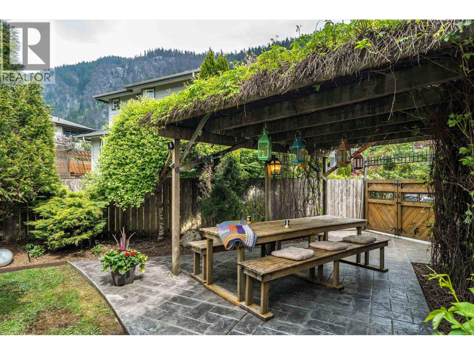 41743 Honey Lane, Squamish, British Columbia  V0N 1H0 - Photo 5 - R3124303