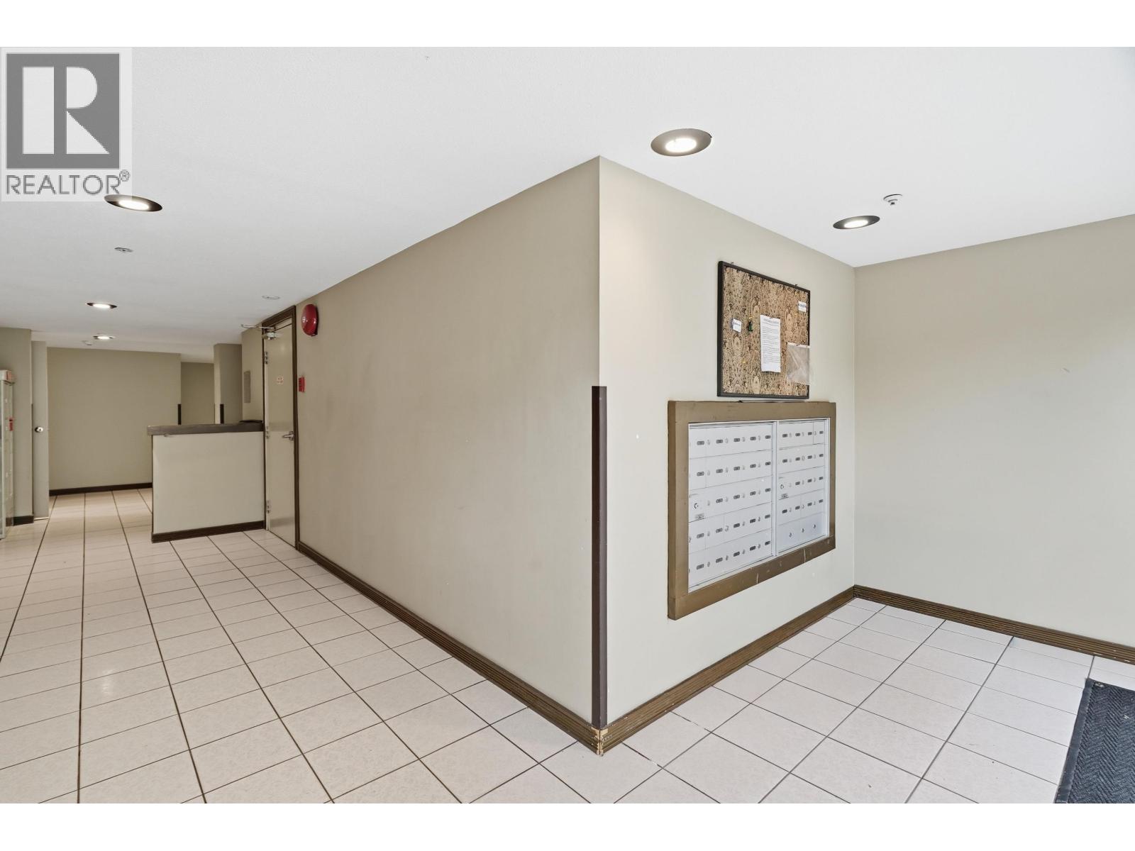 410 11671 Fraser Street, Maple Ridge, British Columbia  V2X 6C4 - Photo 4 - R3122691