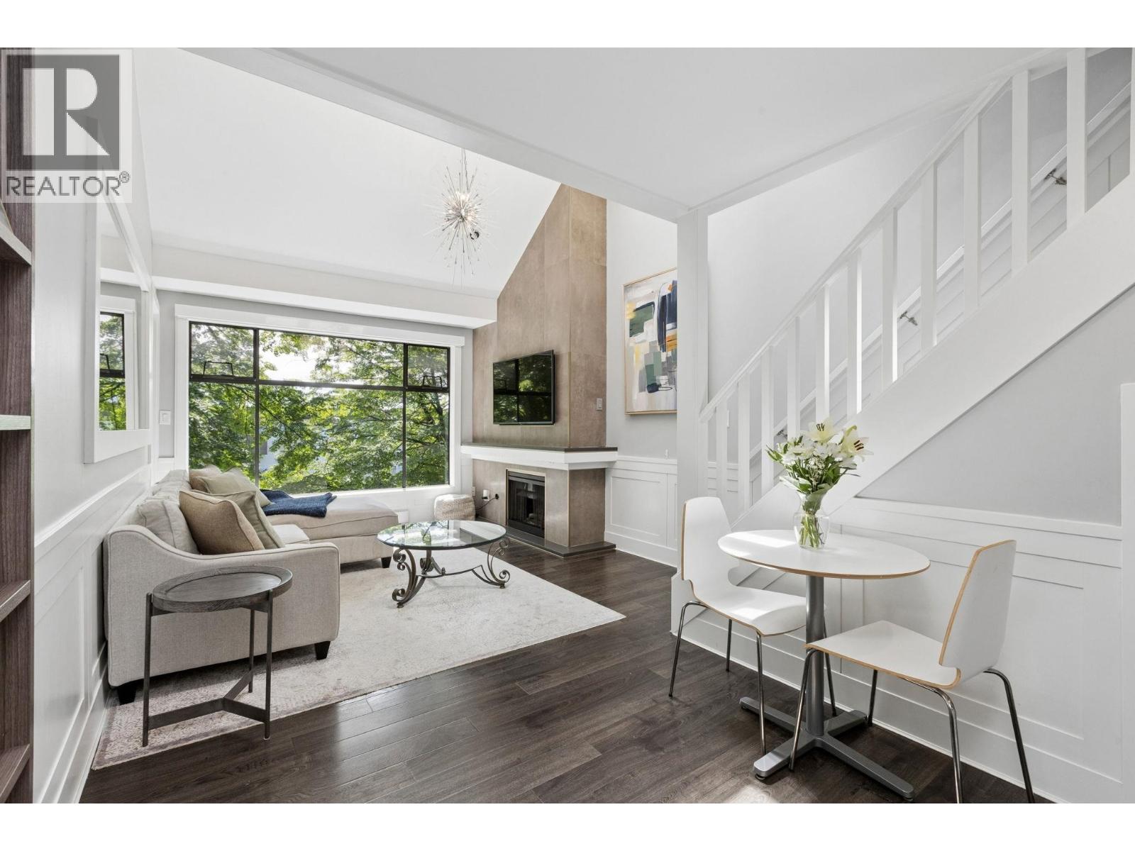 303 1702 Chesterfield Avenue, North Vancouver, British Columbia  V7M 2P1 - Photo 1 - R3124679