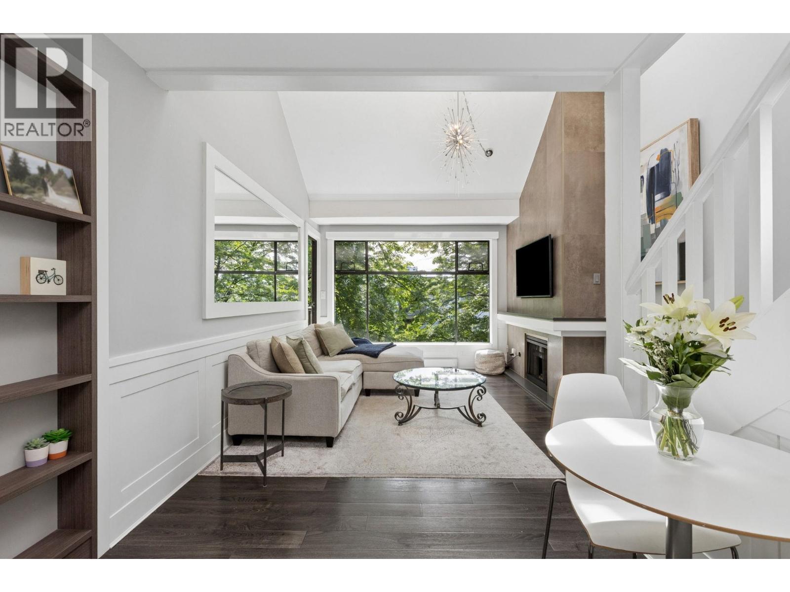 303 1702 Chesterfield Avenue, North Vancouver, British Columbia  V7M 2P1 - Photo 3 - R3124679
