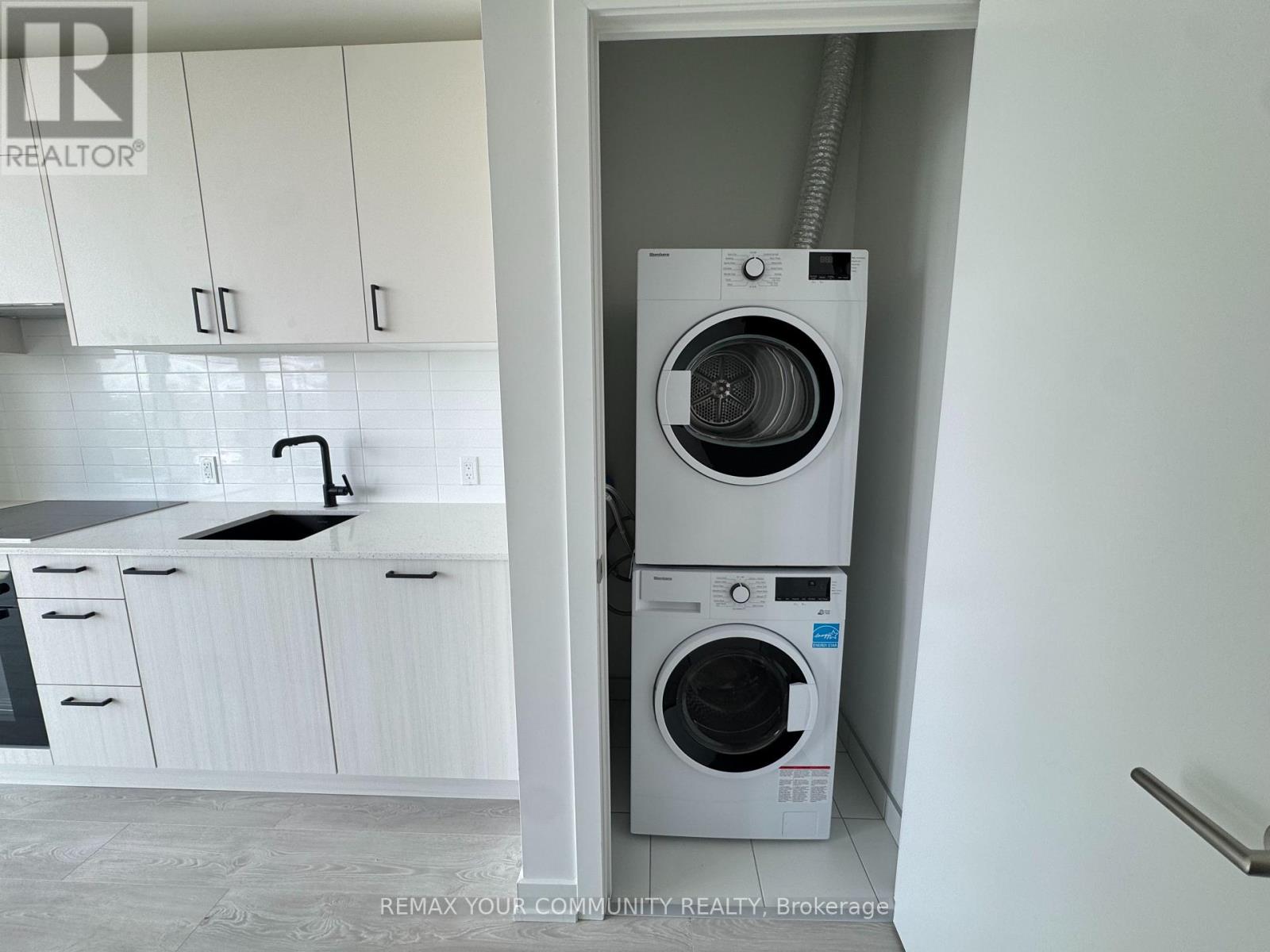 2704 - 1 Quarrington Lane, Toronto, Ontario  M3C 0S4 - Photo 3 - C13134294