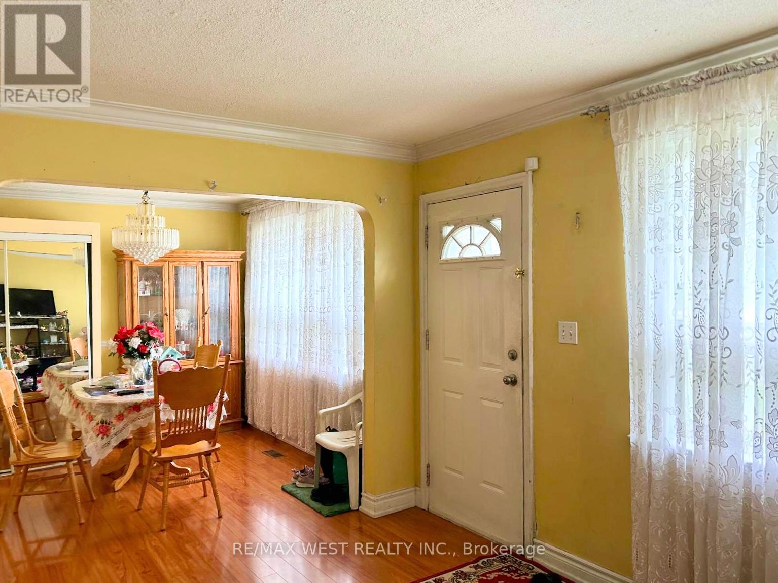2567 Kingston Road, Toronto, Ontario  M1M 1M1 - Photo 3 - E13145054