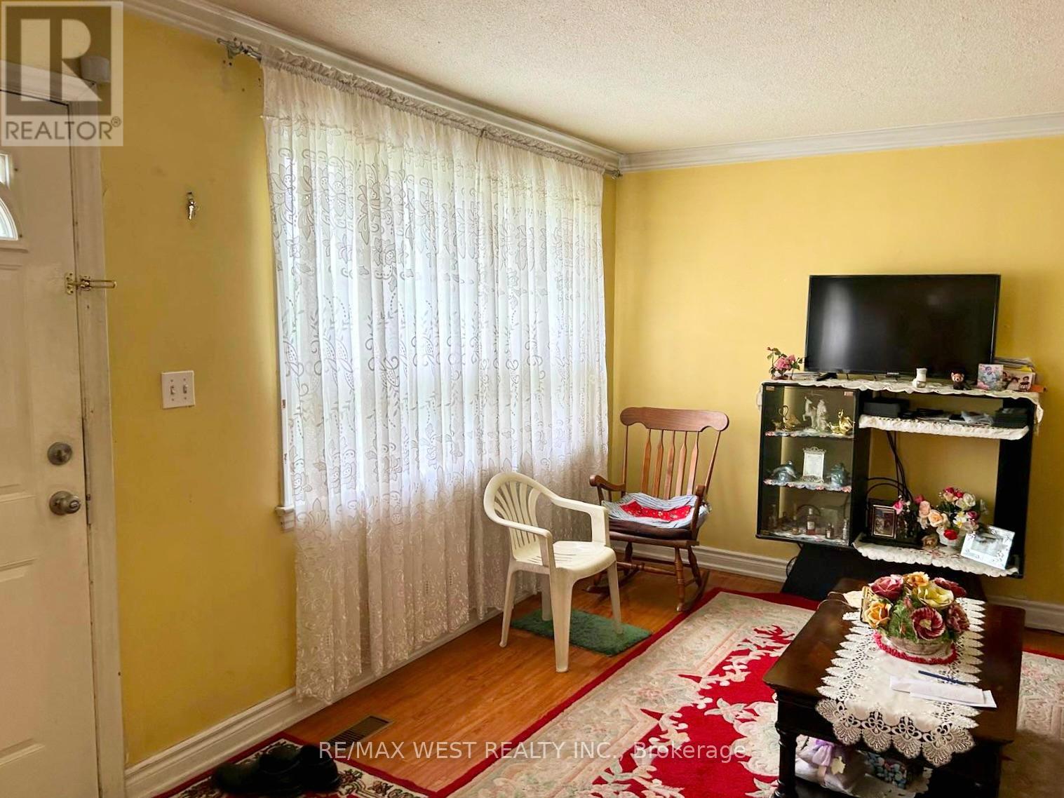 2567 Kingston Road, Toronto, Ontario  M1M 1M1 - Photo 4 - E13145054