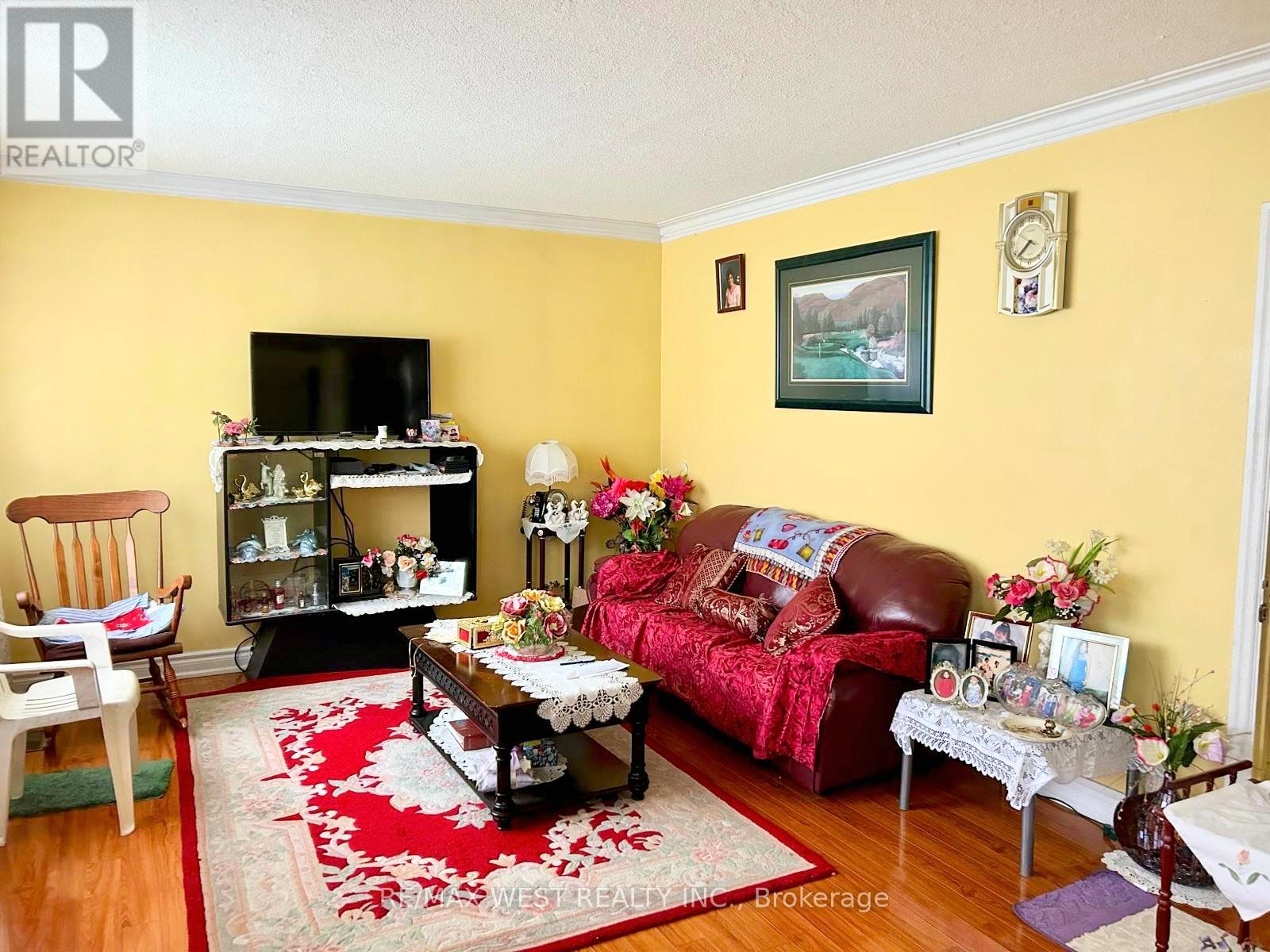 2567 Kingston Road, Toronto, Ontario  M1M 1M1 - Photo 5 - E13145054