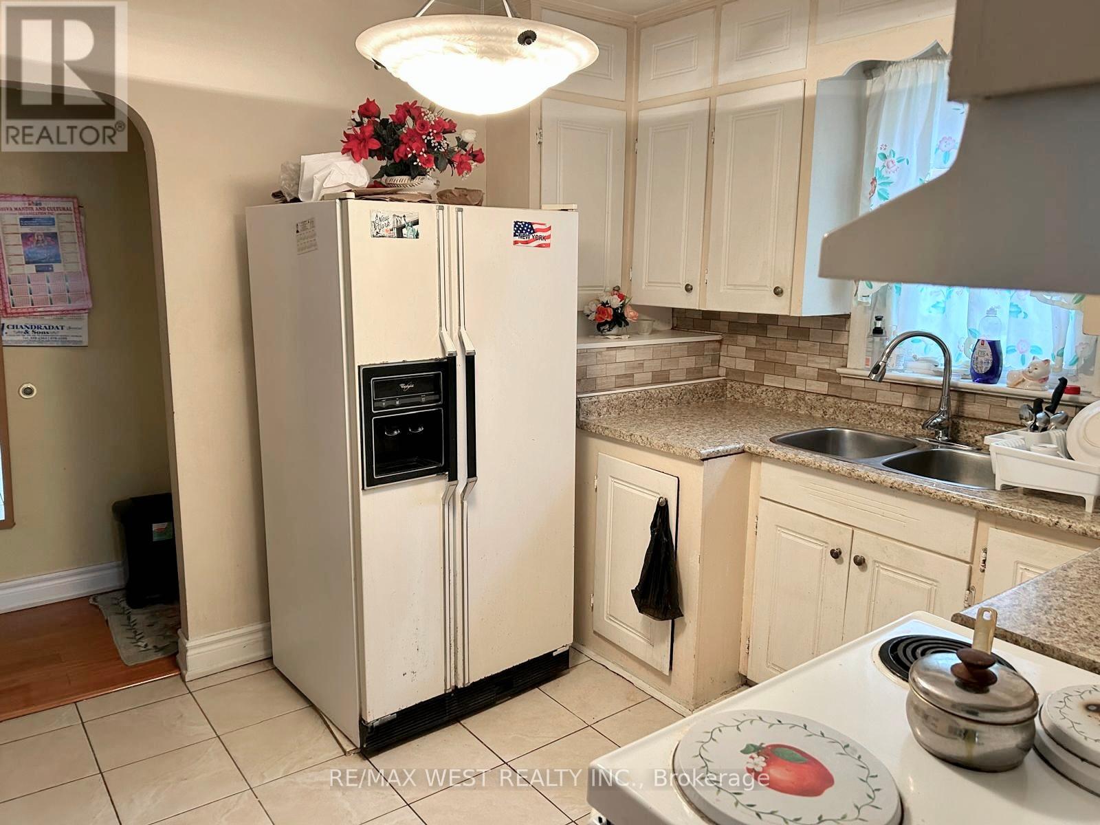2567 Kingston Road, Toronto, Ontario  M1M 1M1 - Photo 8 - E13145054