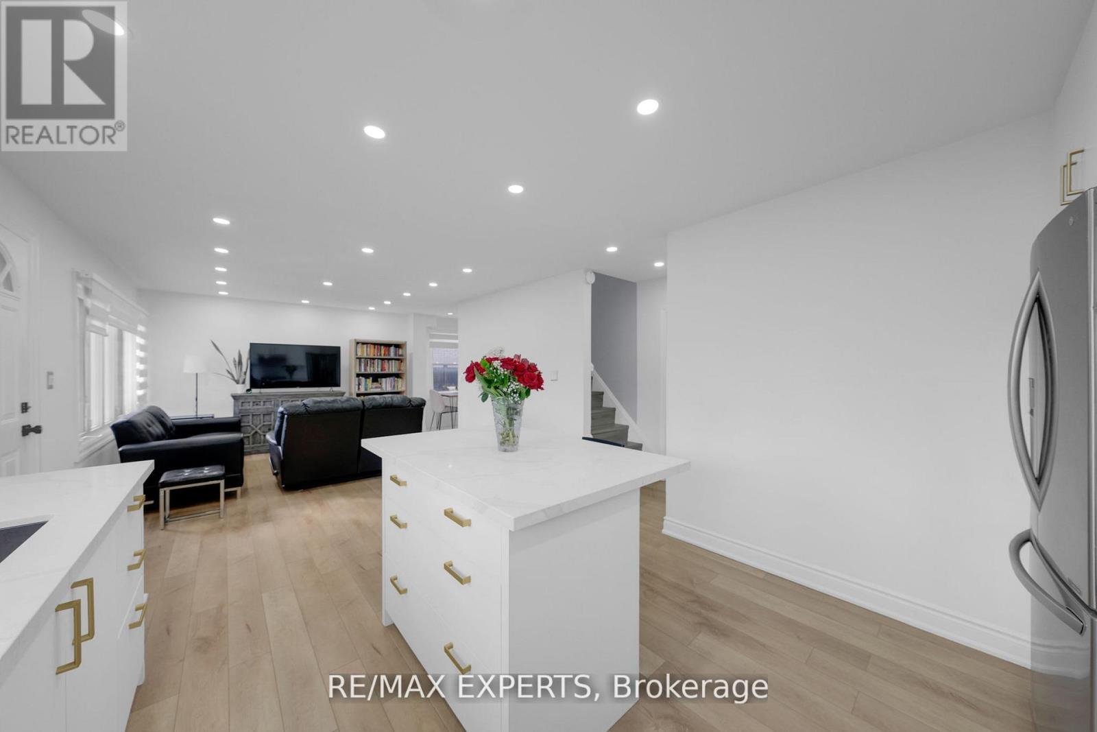 100 Wallasey Avenue, Toronto, Ontario  M9M 1E4 - Photo 12 - W13000222