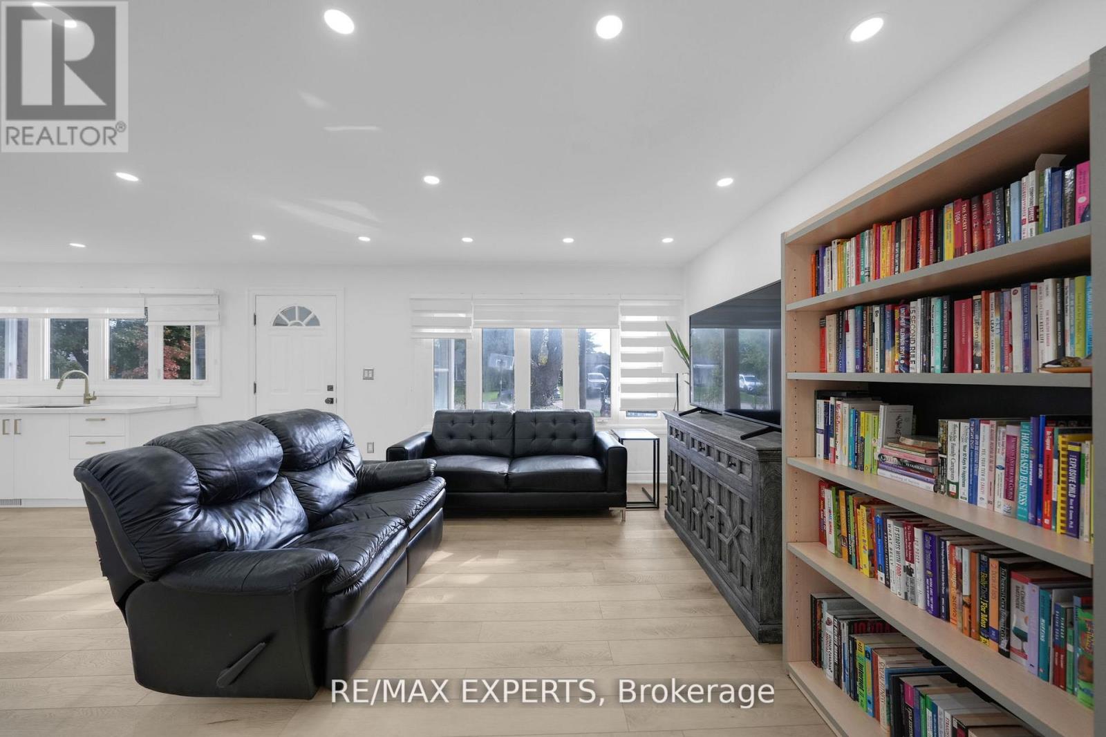 100 Wallasey Avenue, Toronto, Ontario  M9M 1E4 - Photo 14 - W13000222