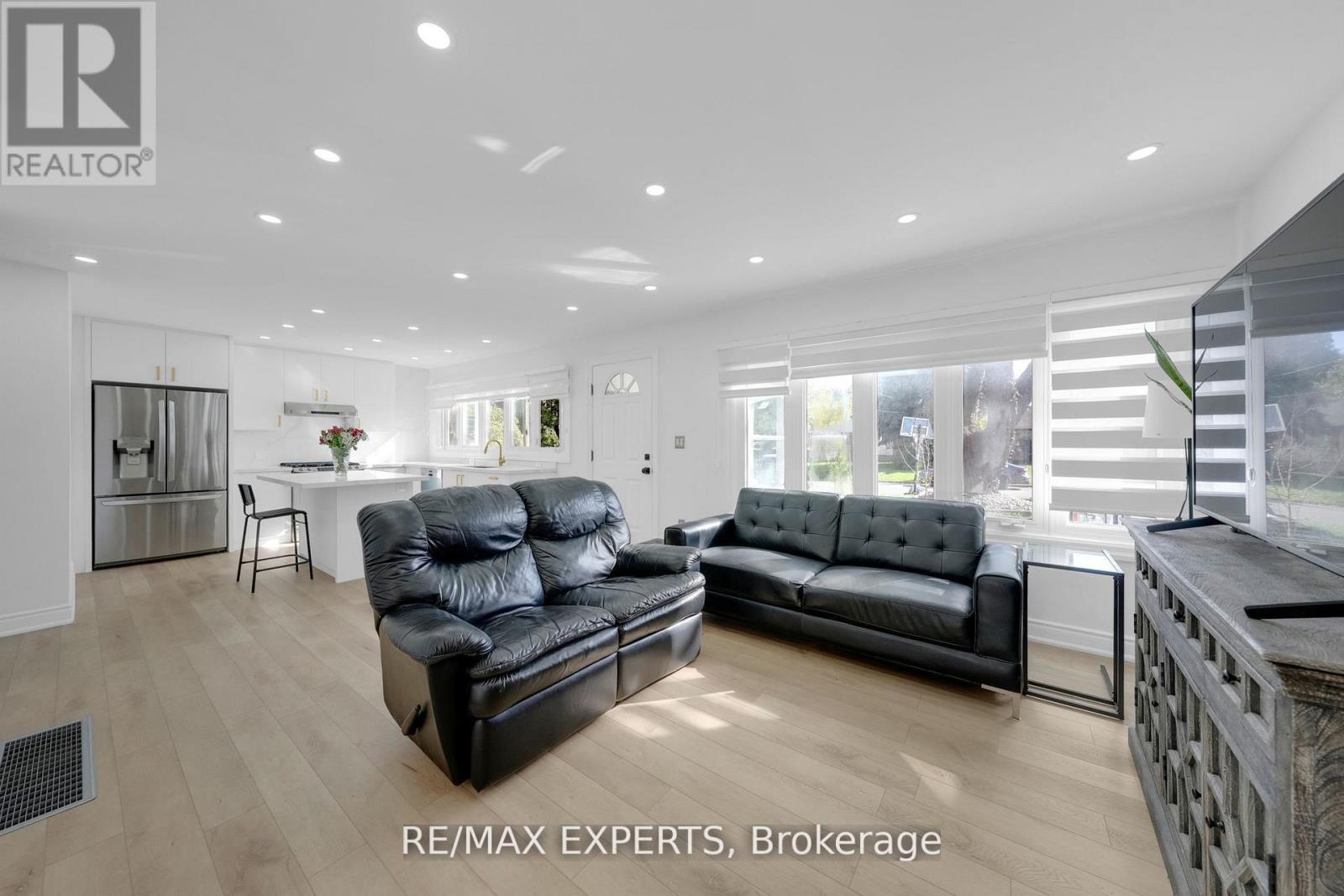 100 Wallasey Avenue, Toronto, Ontario  M9M 1E4 - Photo 15 - W13000222